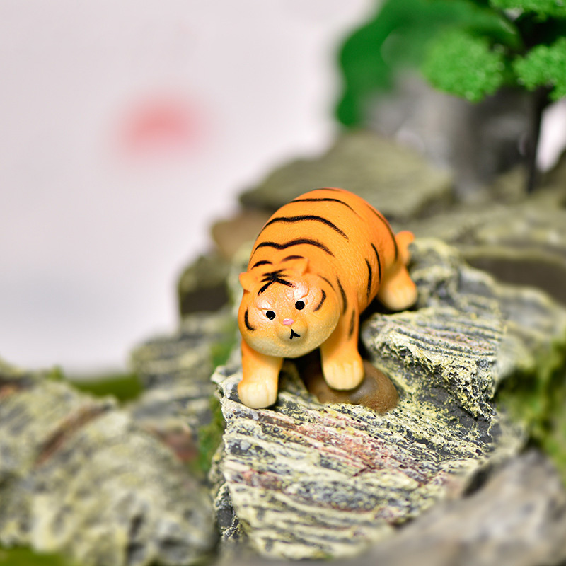 Home Improvement News - Figurine Miniature de tigre marchant, modèle